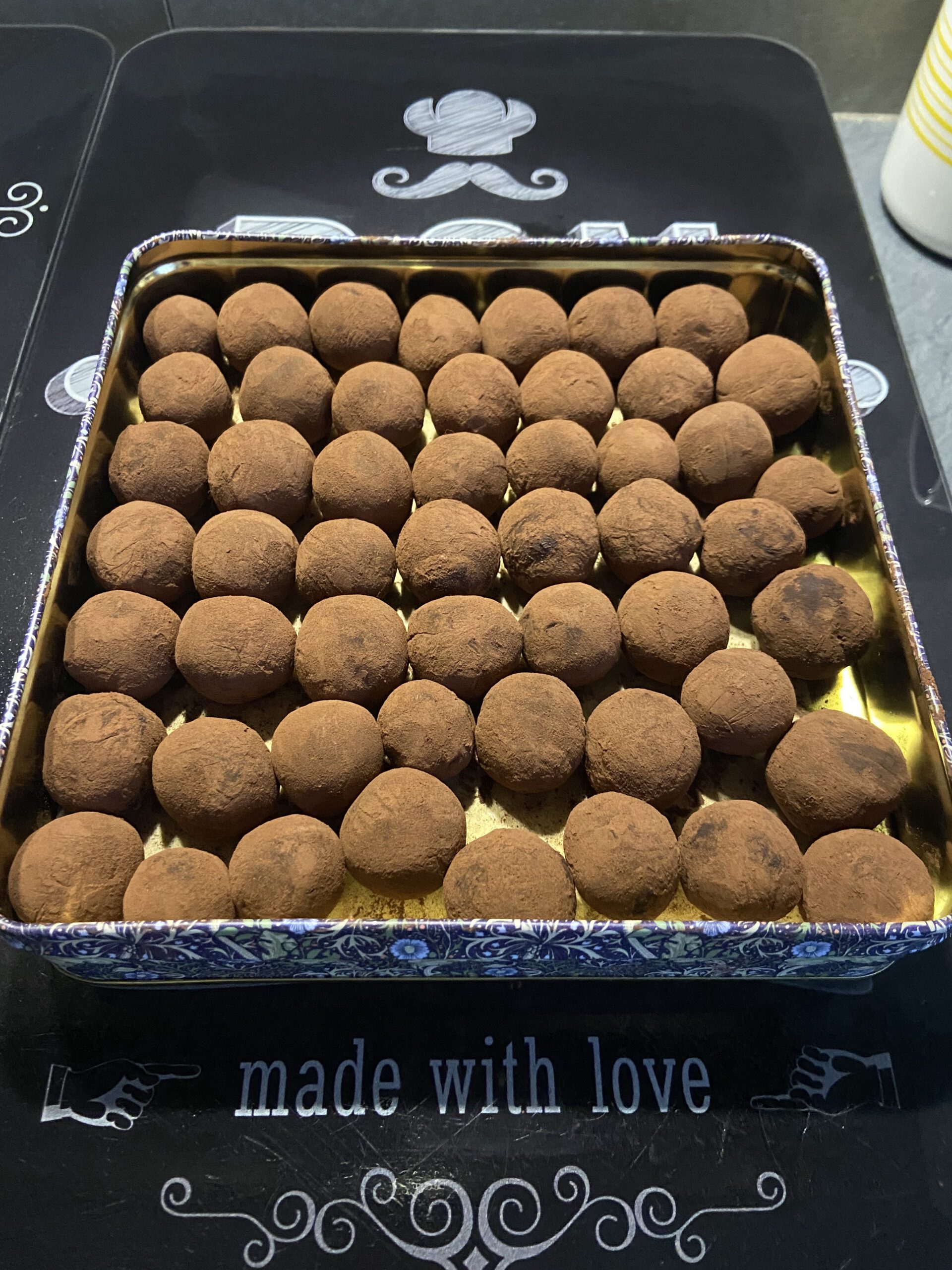 Truffes au Chocolat Artisanal : Origines, Fabrication et Importance Culturelle